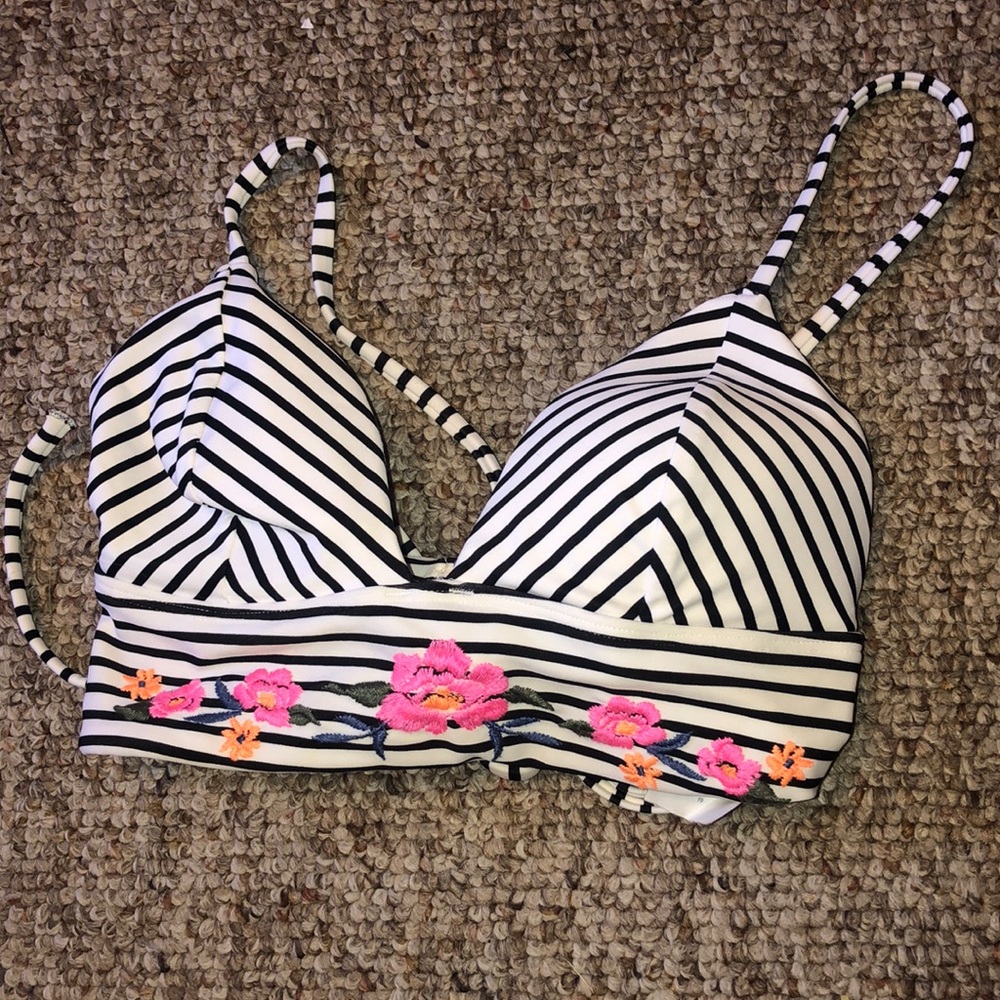 Hollister Bikini Top - size Small -great condition